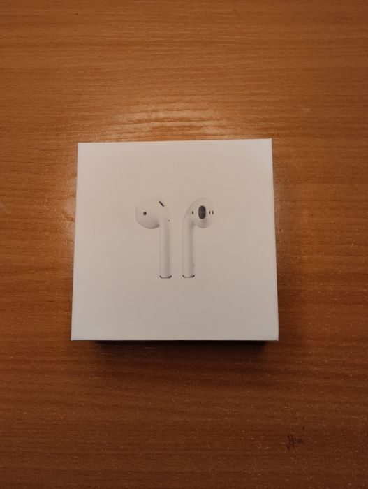Коробочка из под без проводных наушников AirPods