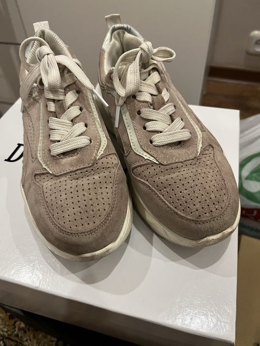 Женские кроссовки