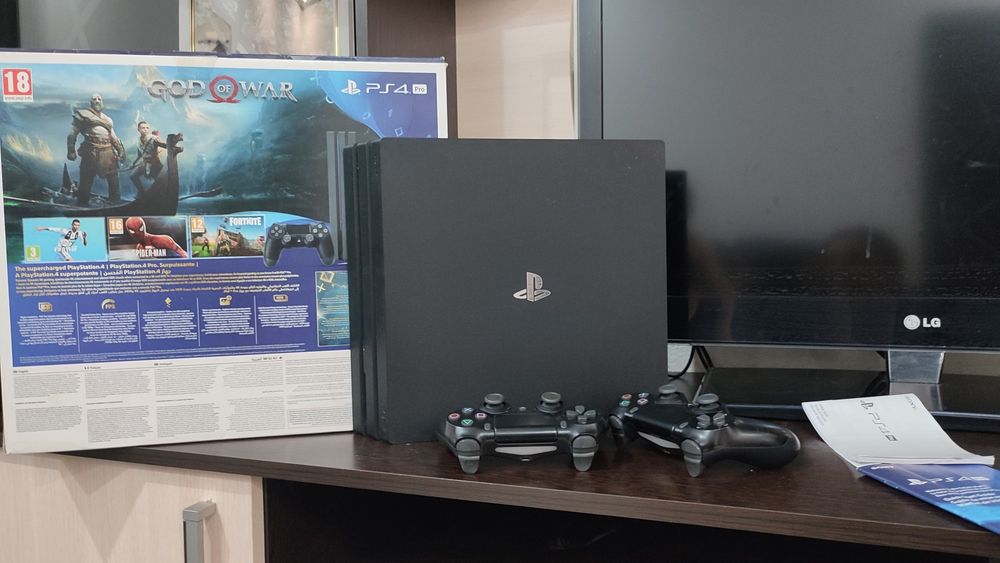Продаю PS4 pro   1 tb