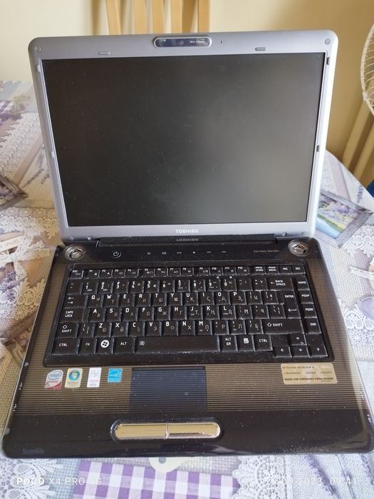 Лаптоп " Тошиба"