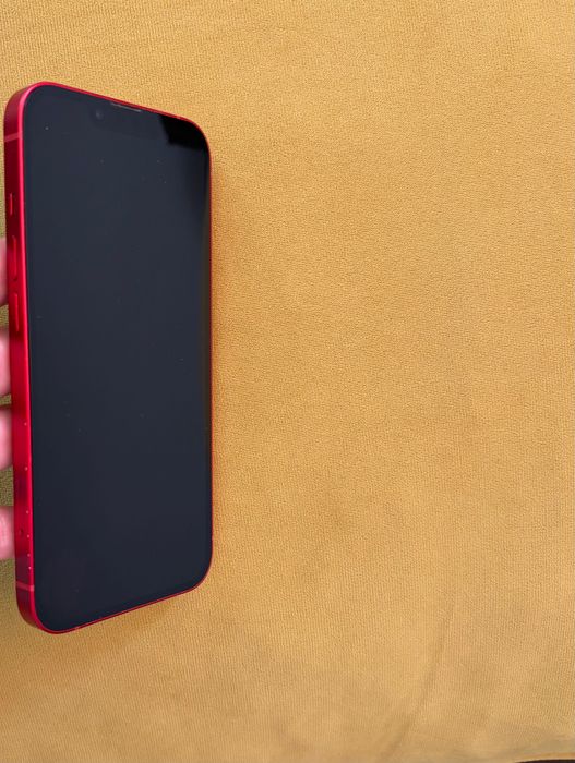 Телефон iPhone 13