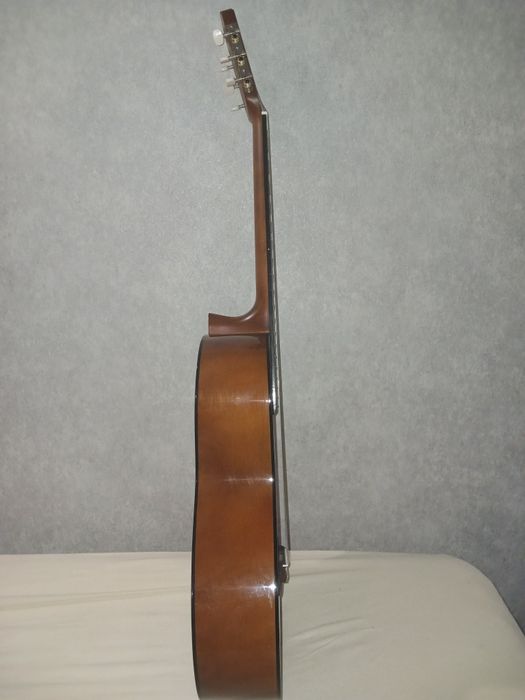 Классическая гитара Yamaha C40.