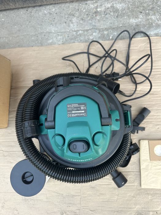 Aspirator umed uscat 1000W cu rezervor de 12L