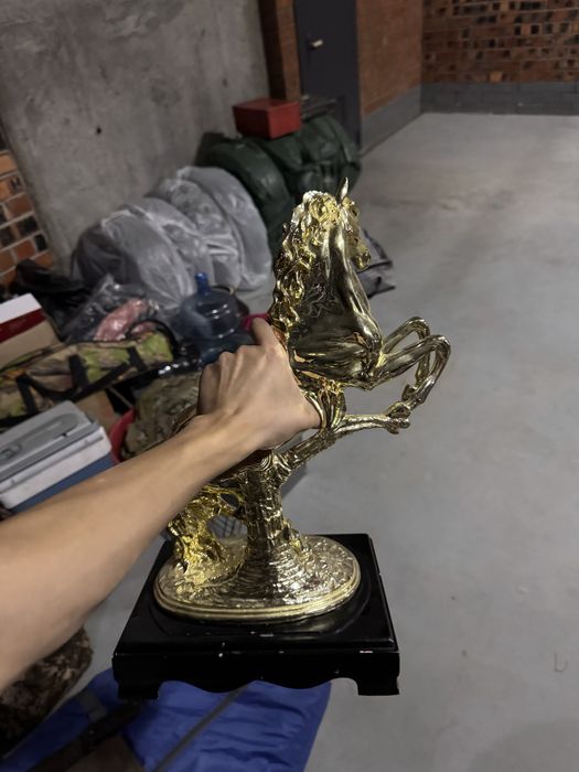 Лошадь сувенирная золотая