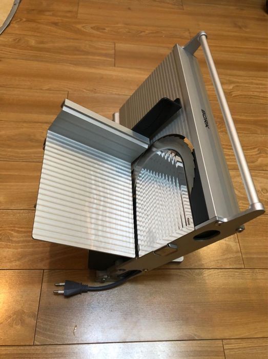 Ломтерезка Bork Новая