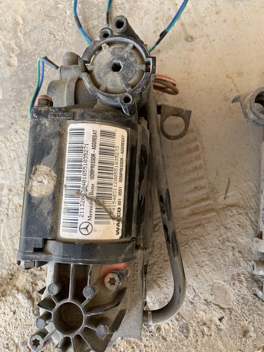 Компрессор пневмо подвески на Мерседес W211