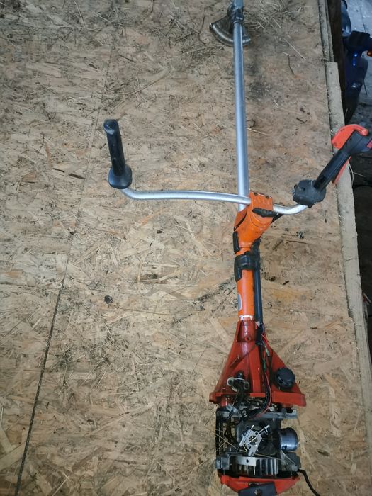 Vând pentru piese Husqvarna 555fxt