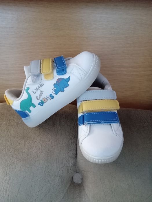 Детски ботуши-апрески,боти-естествен велур, маратонки-светещи,пантофи