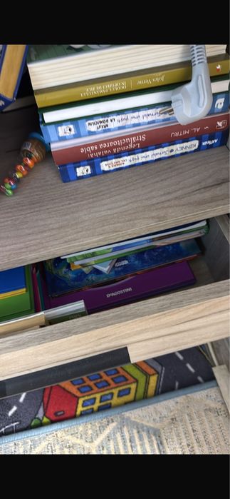 Sifonier  in doua usi plus o usa mai mica cu oglinda