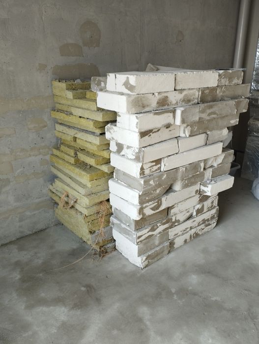 Продам Пластик дверь.Минвата.газоблок.