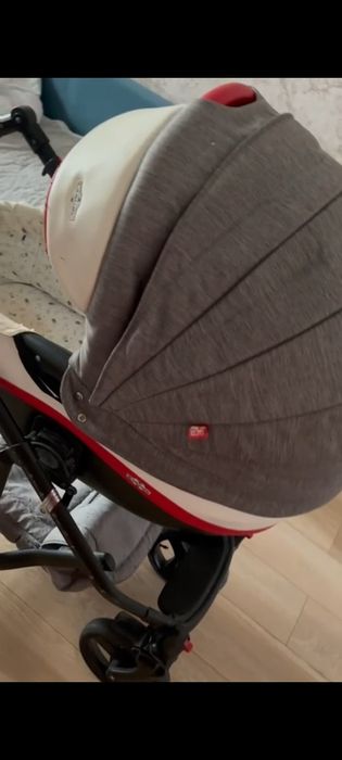 Продам детскую коляску Viqqo