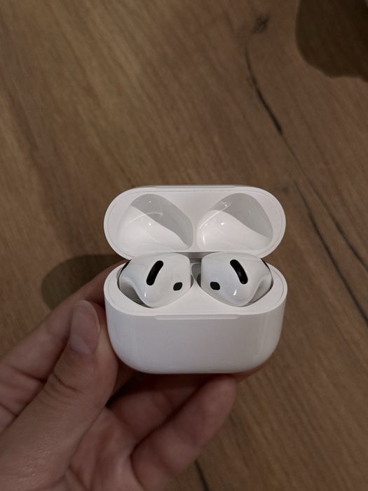 ПРОДАМ AirPods 4 original