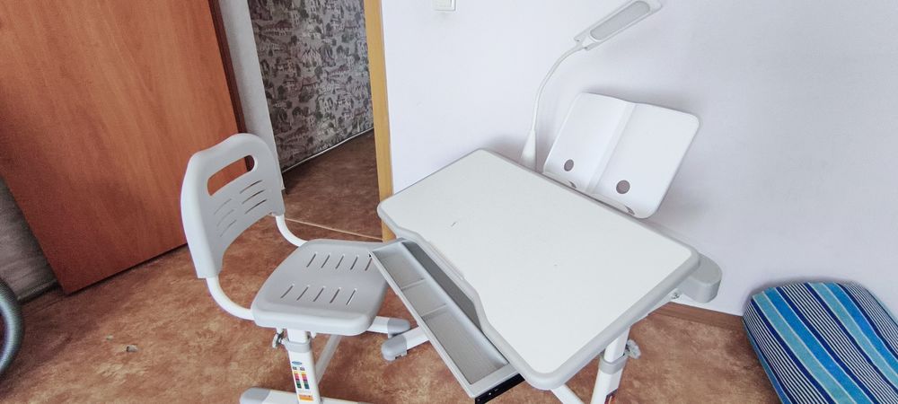 Школьная парта для начальных классов