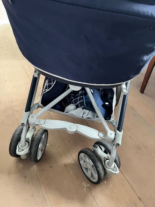 Cărucior + scoică bebe
