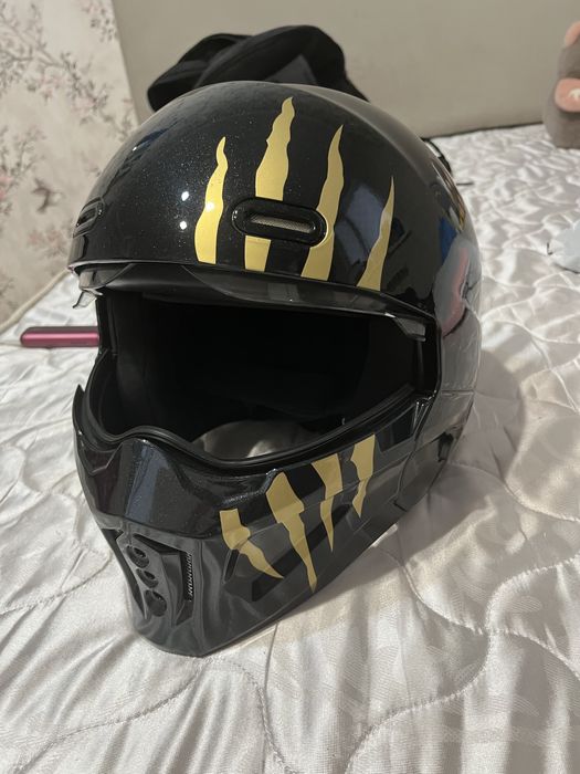 Продам мотошлем срочно