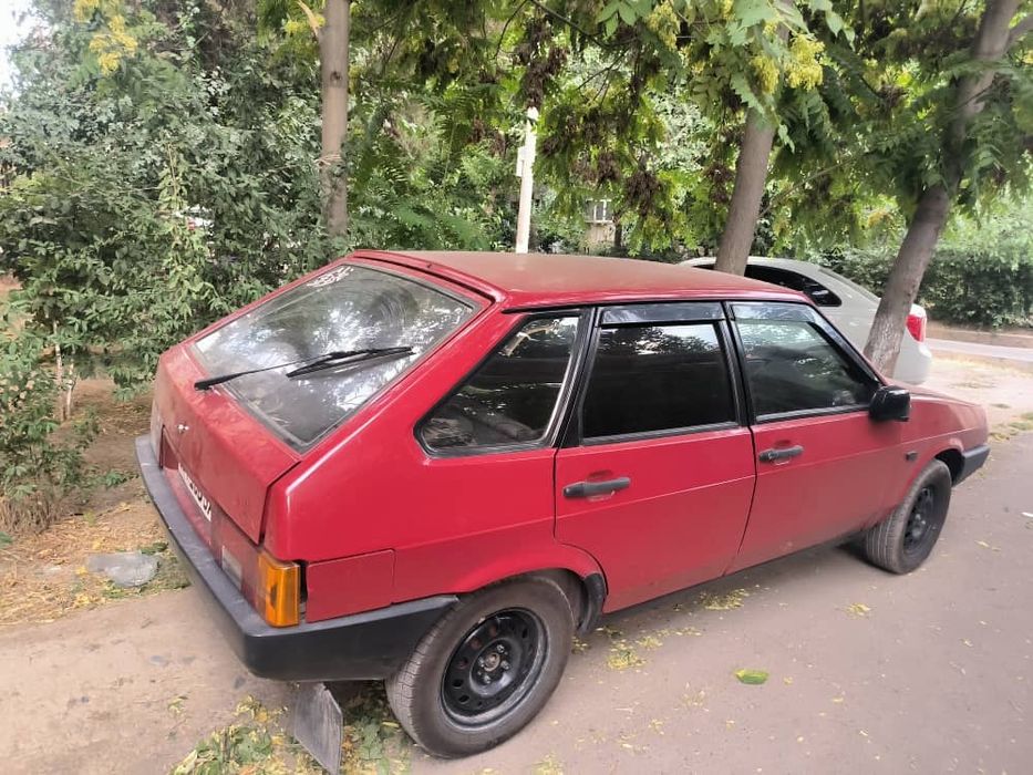 Продаётся машина Ваз 21093. Машина после покраски, освежили. 1996 года