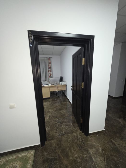 Închiriez spațiu Central 300 mp, ideal pentru cabinete medicale.