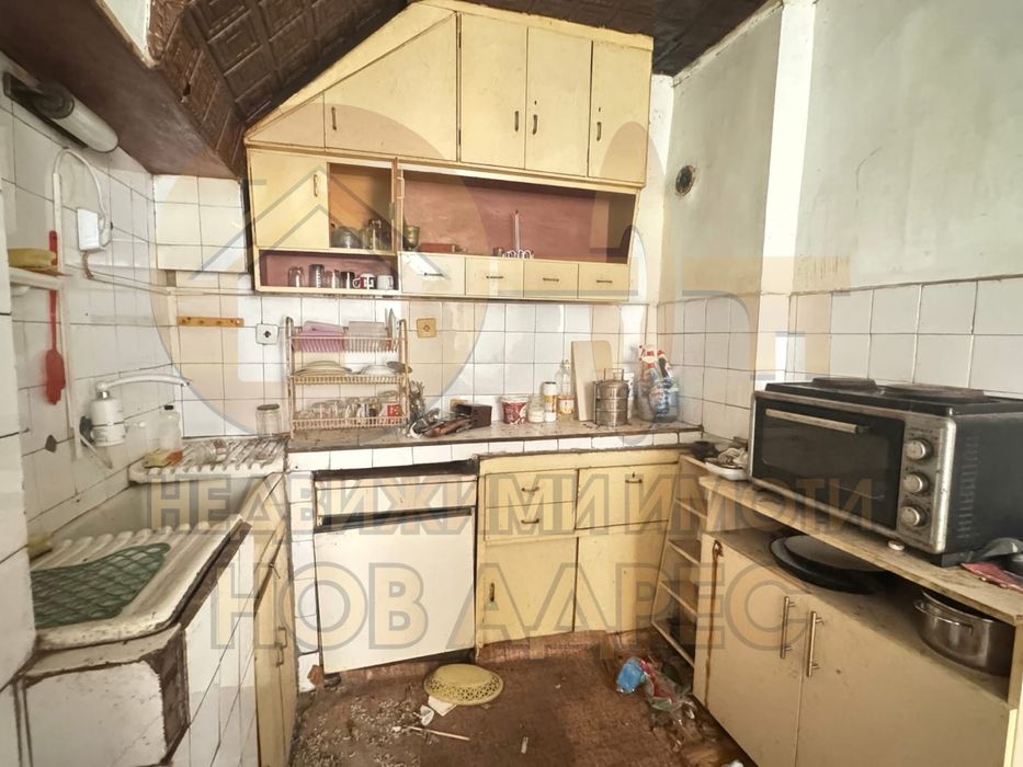 Самостоятелна Тухлена Къща Кв. Въбел , 1240 кв.м.