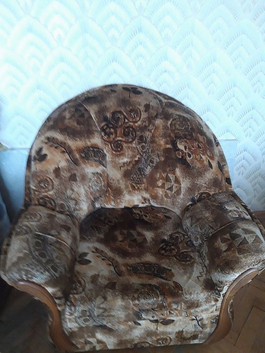 Тапициран Фотьойл + две табуретки