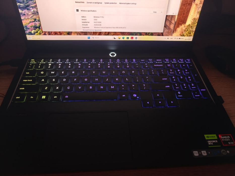 Vând laptop nou cu 27 luni garanție oficială de la lenovo