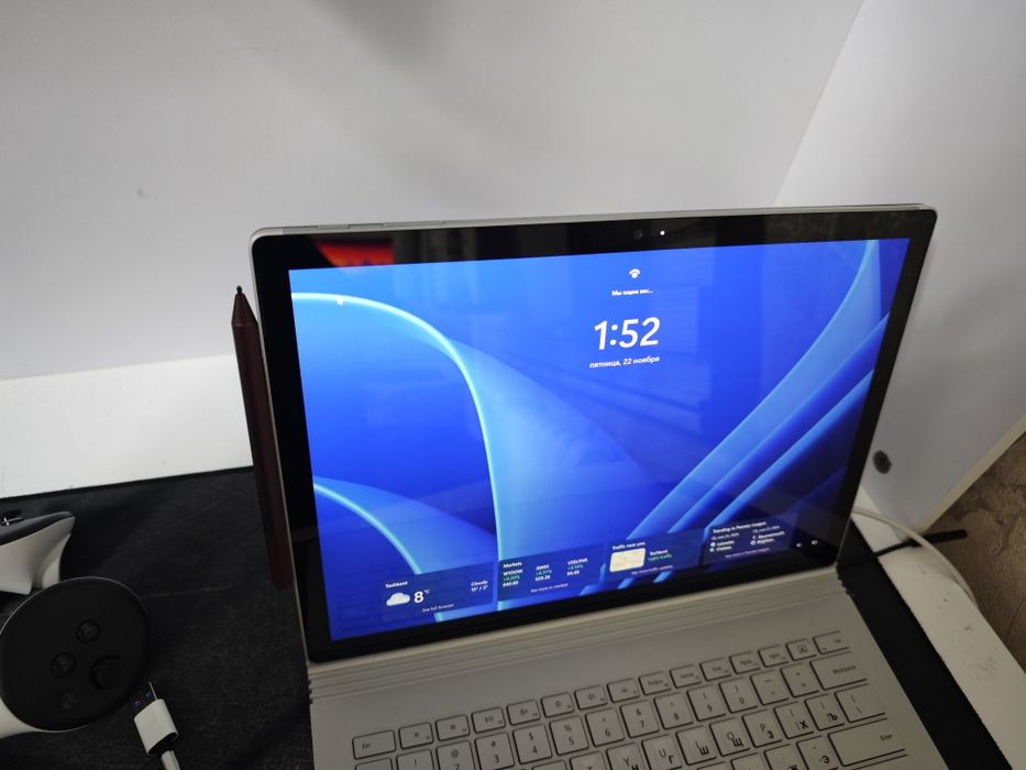 Microsoft surface book 2 i5 8350u  (2v 1)