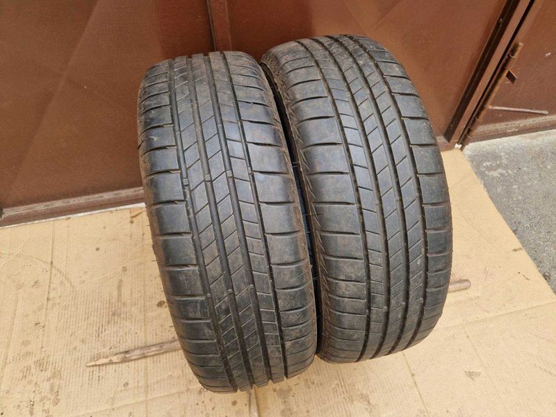 2 Bridgestone R16 205/60
летни гуми
DOT1824