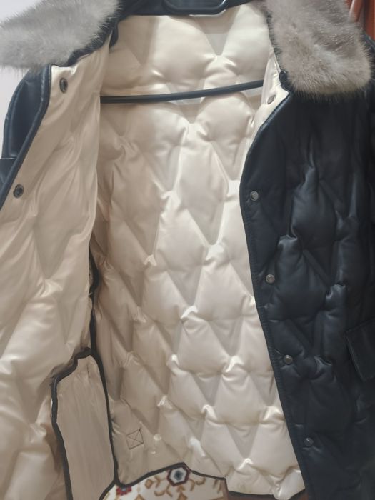 Куртка сатылады.