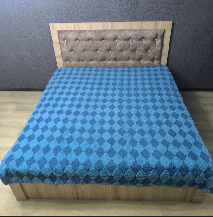 Кровать размерами 180*200, 75тыс.