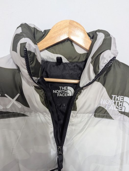 Geaca The North Face 700 x Kaws multicolor puffer