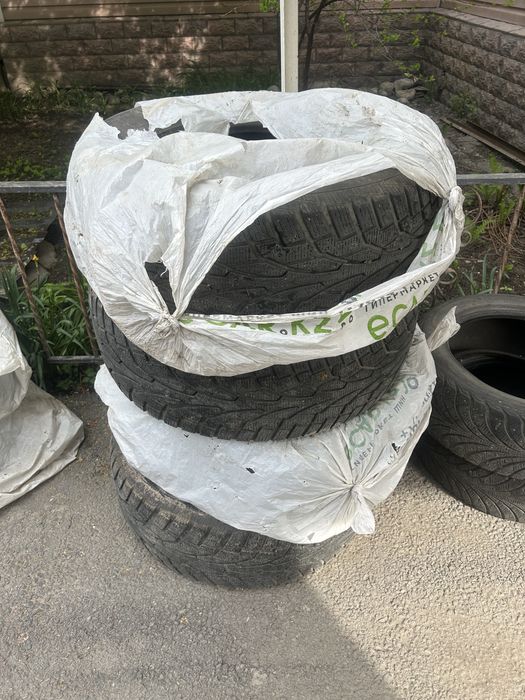 Продам комплект резины 17 зима