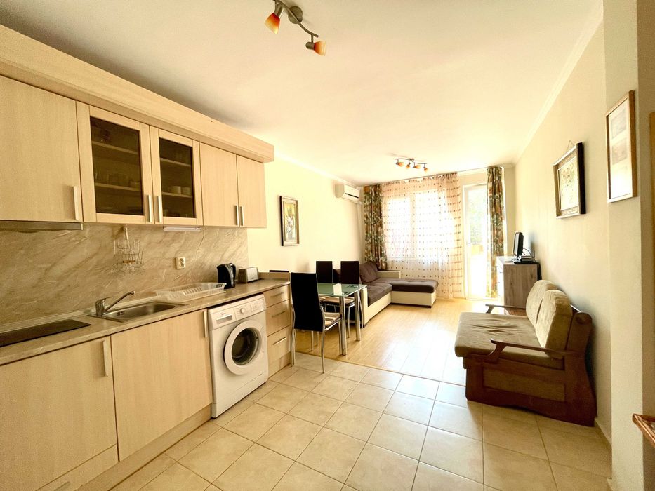 Продава се Двустаен апартамент в Поморие - 52 кв.м за 1000 €/кв.м - Снимка #2