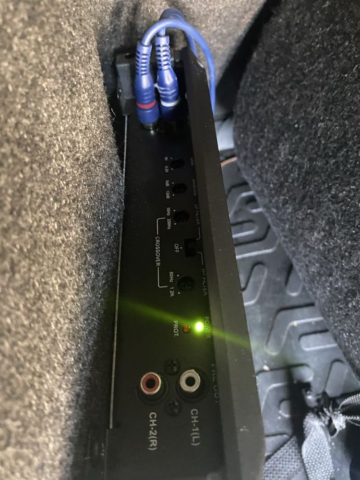 Vând pachet subwoofer auto alpine