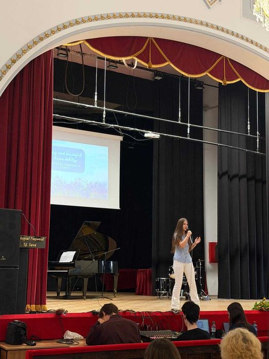 Predau Noțiuni de Canto(voce), percuție, pian pentru copii incepatori