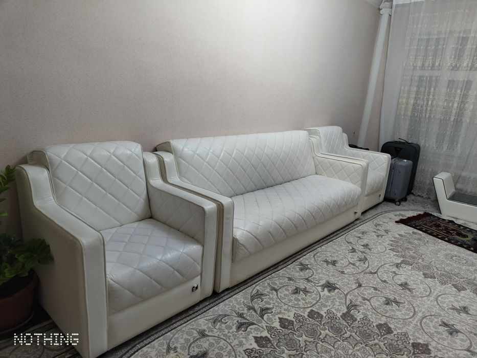 Комлект из дивана и кресел