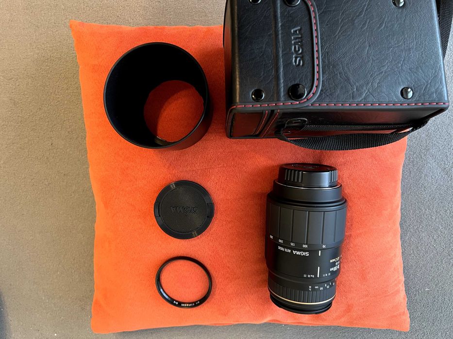 Продавам фотоапарат Sony Alpha A200 със SIGMA DC 17-70 mm 1:2.8-4.5