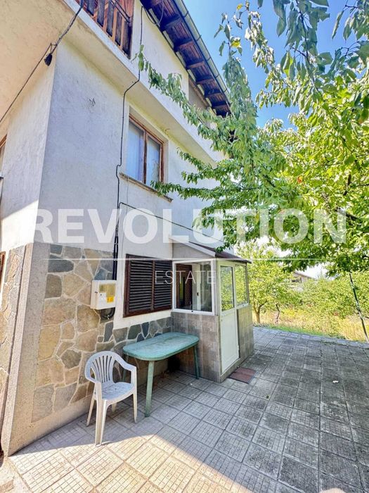 Продава се Къща в с. Марково, Област Пловдив - 135 кв.м за 2223 €/кв.м - Снимка #2