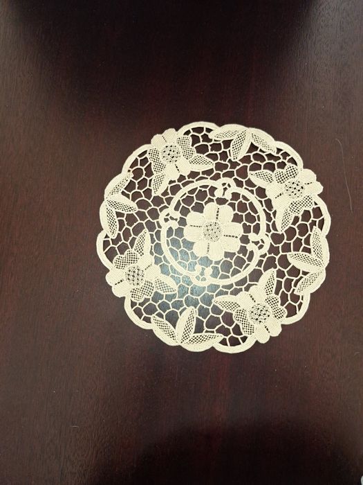 Продавам ръчно плетени карета на една кука