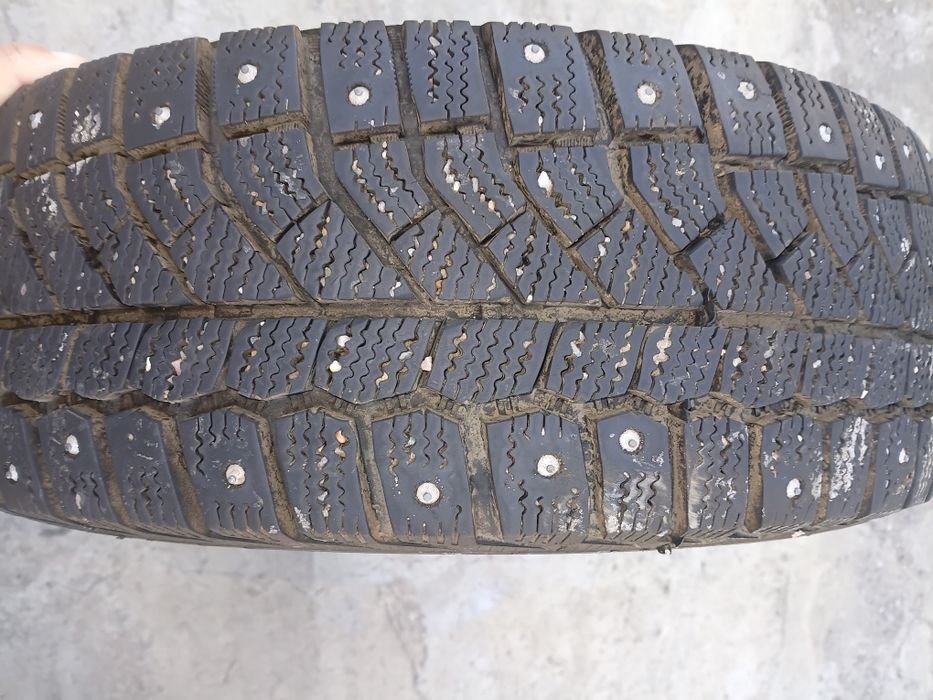 Продам зимние шины r14 с шипами и с дисками