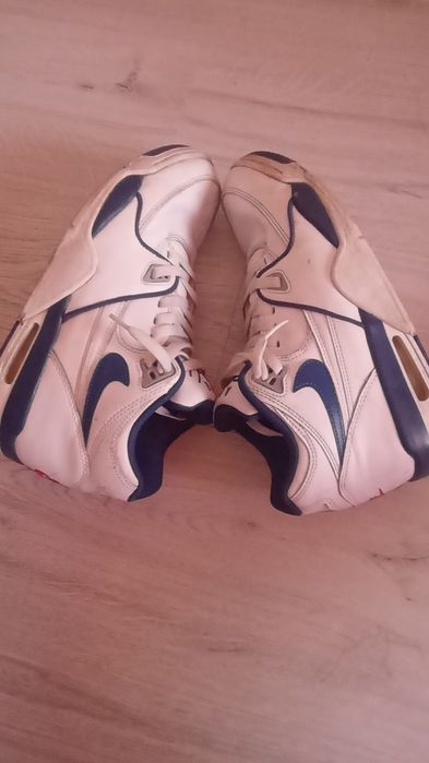 Perechile adidași nike