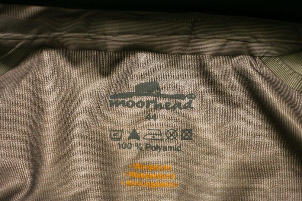 Jachetă damă hardshell Moorehead.
Culoare galben și negru.
Fara defect