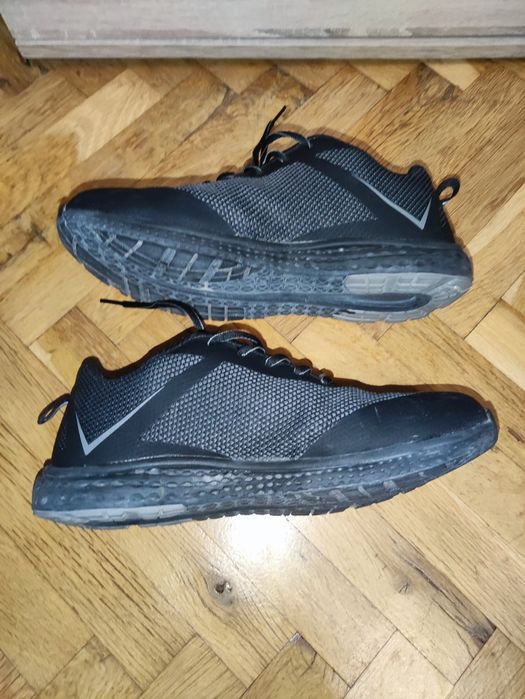 Продавам чисто нови работни обувки без защита