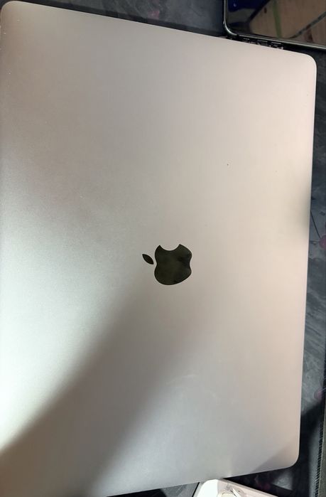 Apple Macbook pro 15in 2017