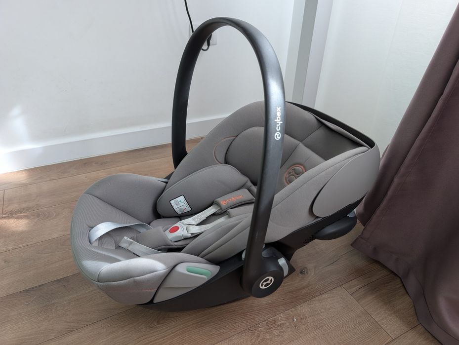 Scoica auto Cybex Gold Cloud G i-Size Confort pentru copii, 0-24 luni