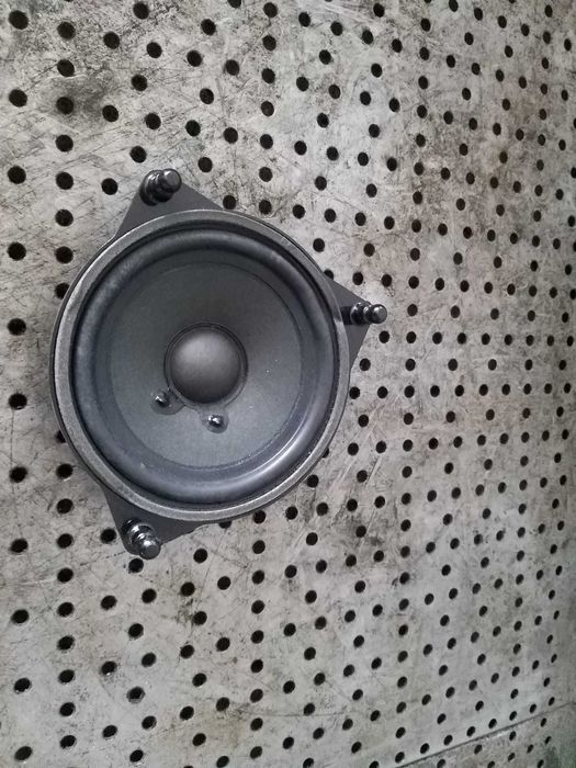 Boxa mica stanga fata mercedes e class w213