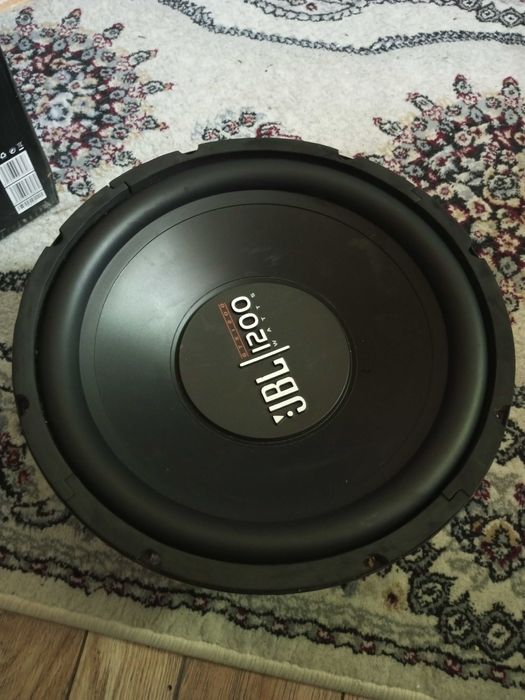 Продаю сабвуфер JBL gtx1200