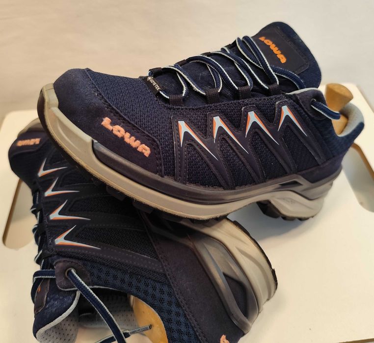 Pantofi trekking 39 drumetie LOWA piele naturala materiale profesionale