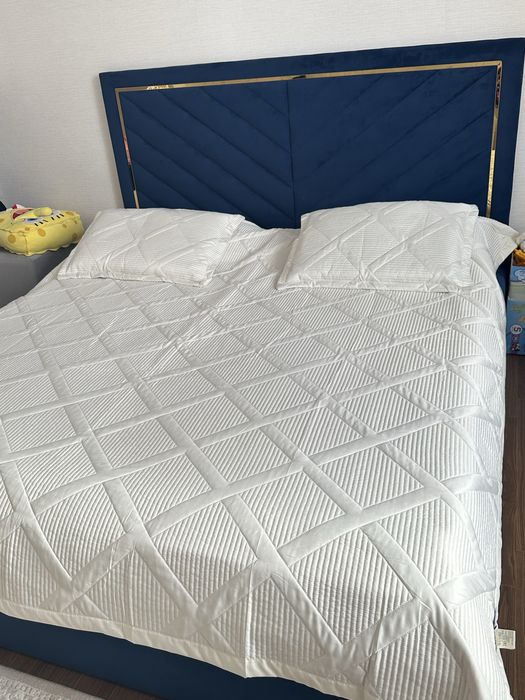 Продам двуспальную кровать