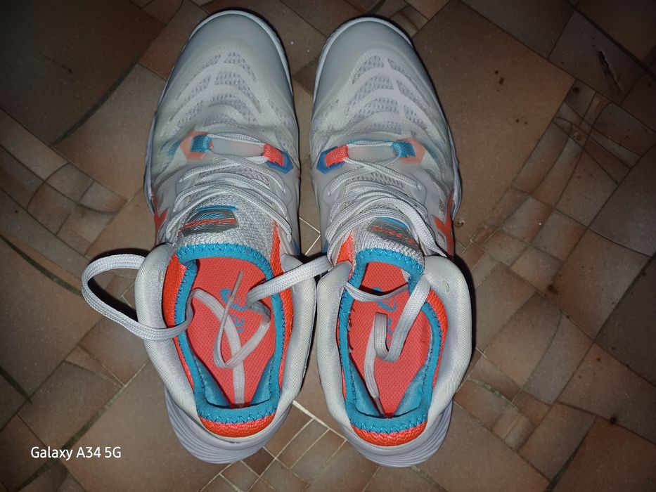 Волейболные кроссовки