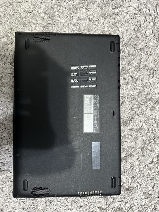 Laptop ASUS-design slim, stare foarte bună