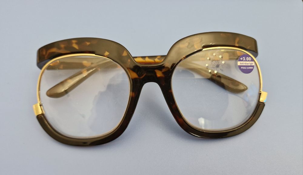 Очки для чтения.